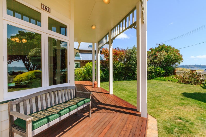 101 Marine Parade, Eastbourne, Lower Hutt - Carousel 2
