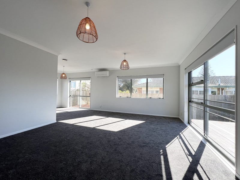 48 Bodi Place, Te Atatu South, Auckland - Carousel 2
