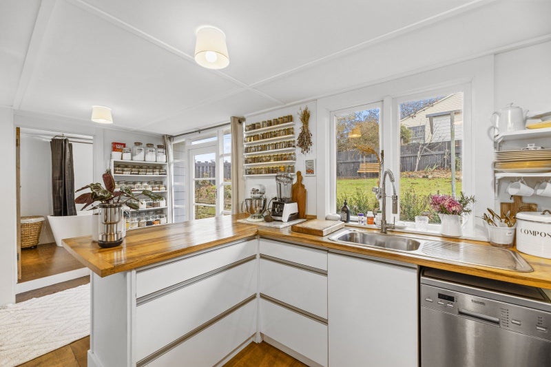 44 Mersey Street, South Hill, Oamaru - Carousel 2