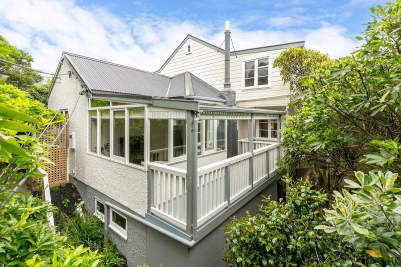 52 Totara Road, Miramar, Wellington - Carousel 1