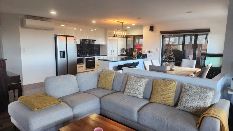 9 Lizzie Lane, Clover Park, Auckland - Carousel 1