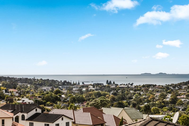 9 St Clair Place, Browns Bay, Auckland - Carousel 2