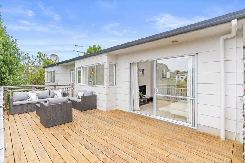 2/107 Beach Haven Road, Beach Haven, Auckland - Carousel 1
