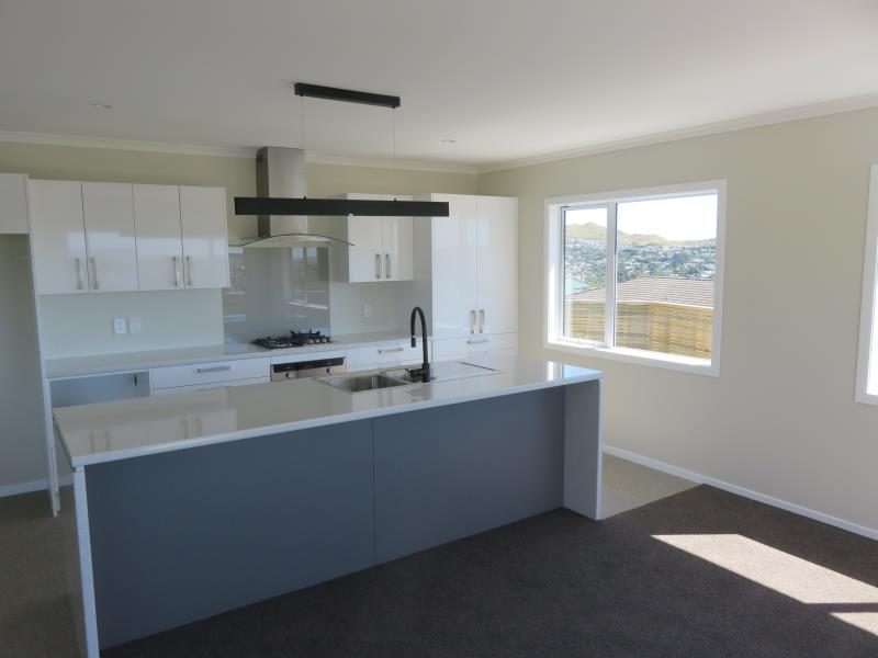 18 Carluke Street, Paparangi, Wellington - Carousel 1