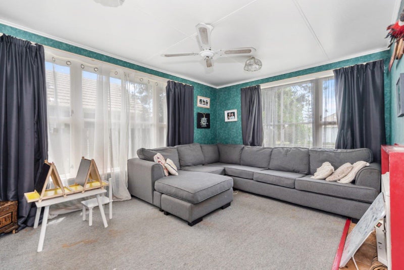 5 Yeats Crescent, Fairfield, Hamilton - Carousel 2