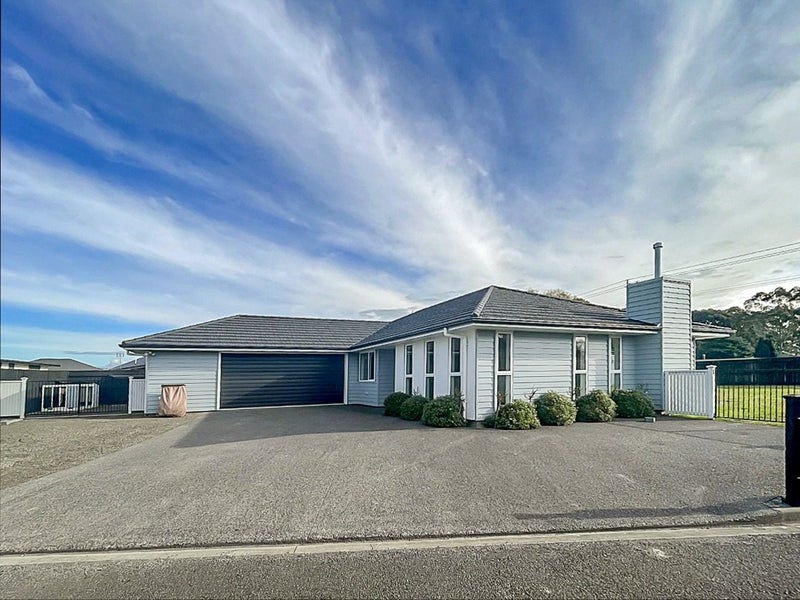 111 Johnstone Drive, Fitzherbert, Palmerston North - Carousel 1