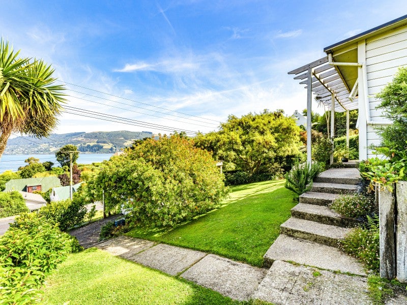 14 Wharfdale Street, Macandrew Bay, Dunedin - Carousel 2