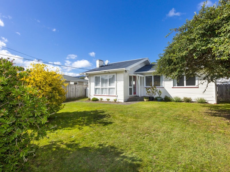 8 Benge Crescent, Clouston Park, Upper Hutt - Carousel 2