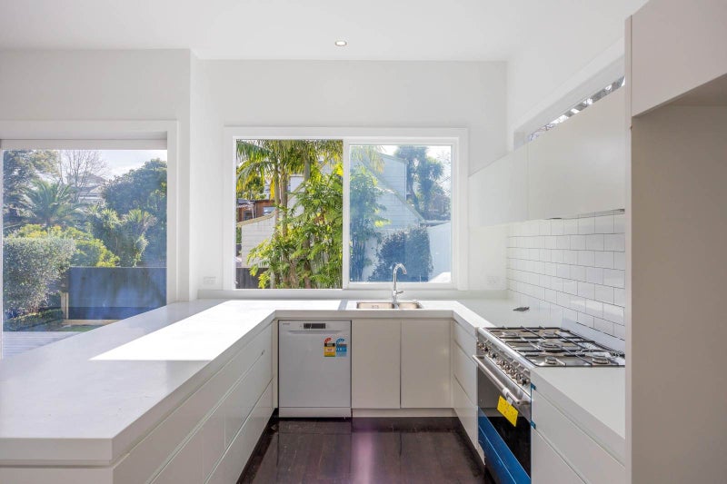 2/13 West End Road, Herne Bay, Auckland - Carousel 1