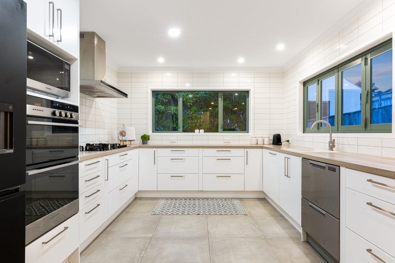 12 Bowsprit Way, Whitby, Porirua - Carousel 2