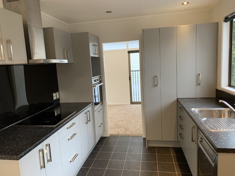 8 Regency Place, Sunnynook, Auckland - Carousel 2