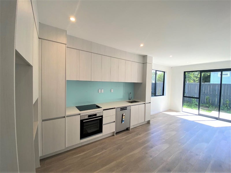 5F Beach Road, Te Atatu Peninsula, Auckland - Carousel 2