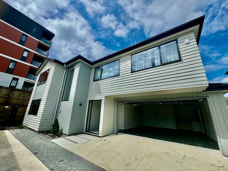 33D Arawa Street, New Lynn, Auckland - Carousel 1