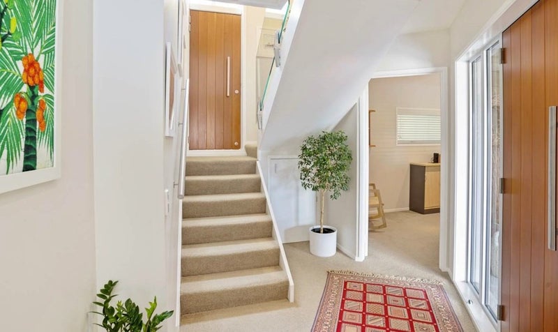 2/4 Beach Road, Castor Bay, Auckland - Carousel 2