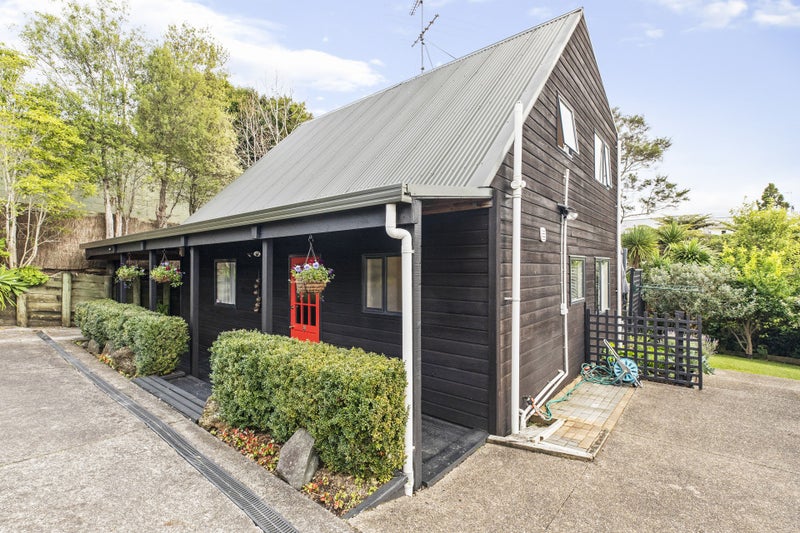 1/121 Godley Road, Green Bay, Auckland - Carousel 1