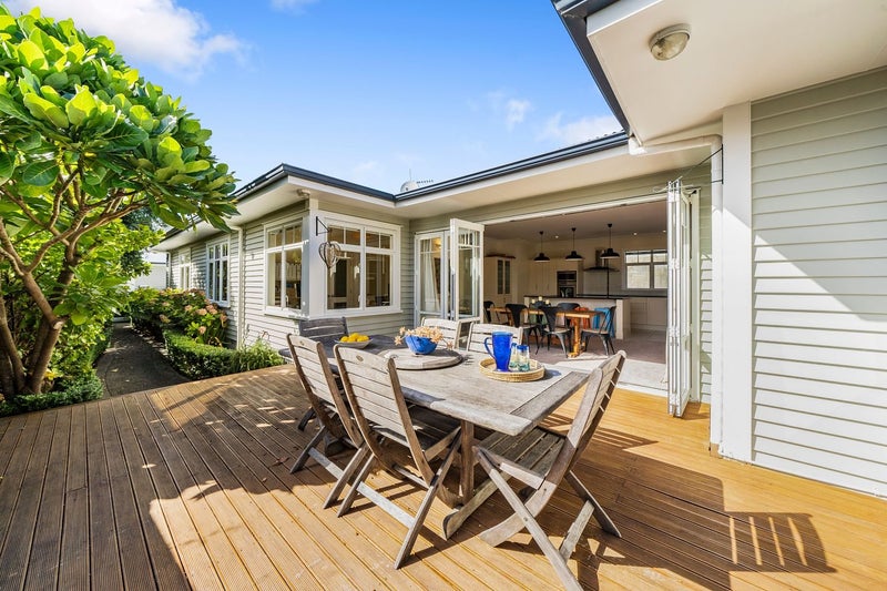 7 Junction Street, Fairfield, Lower Hutt - Carousel 1