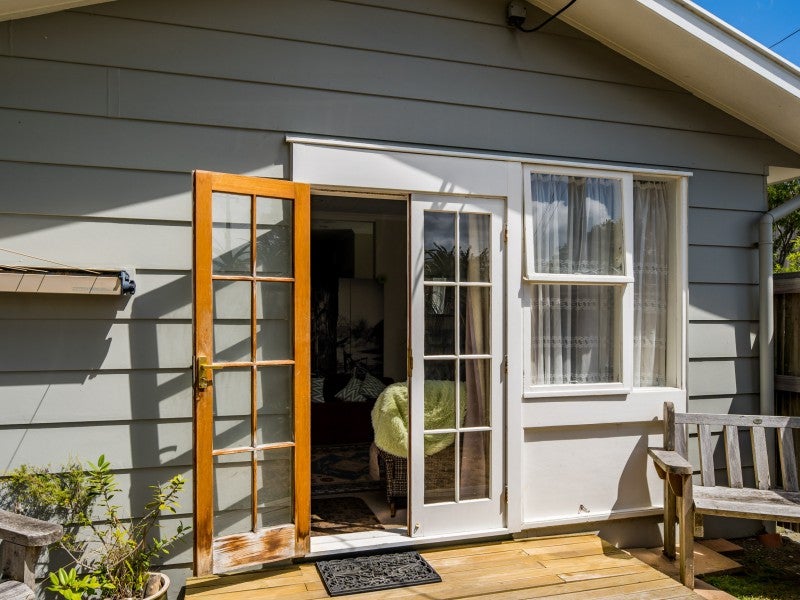 4A Nikau Street, Eastbourne, Lower Hutt - Carousel 2