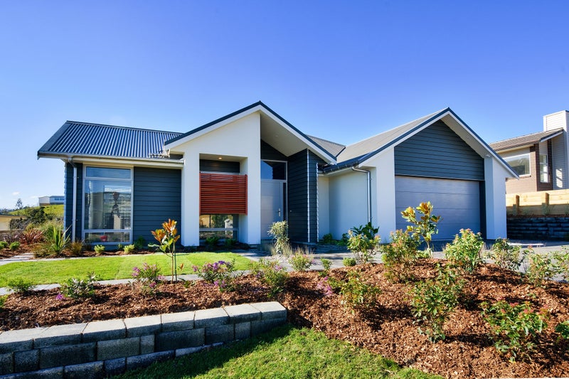 5 Ken Douglas Drive, Aotea, Porirua - Carousel 1