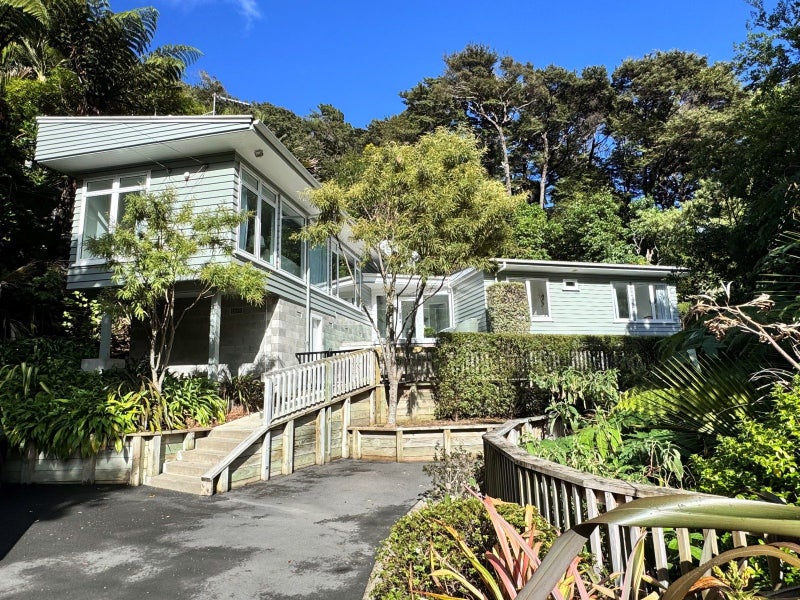 2 Huia Road, Days Bay, Lower Hutt - Carousel 1