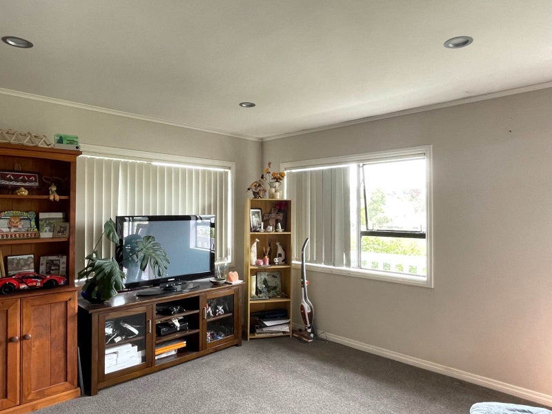 17 Tonkin Drive, Sunnynook, Auckland - Carousel 2