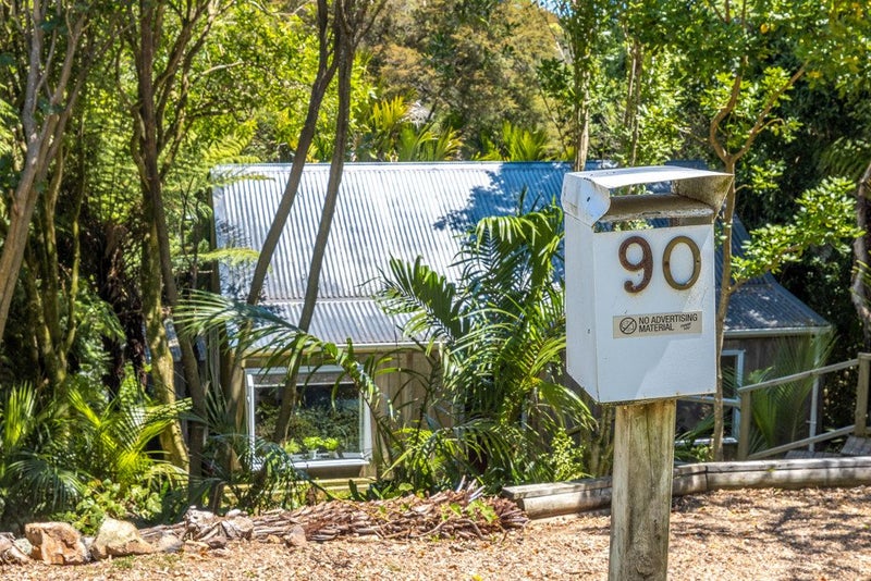 90 Queens Drive, Oneroa, Waiheke Island - Carousel 2