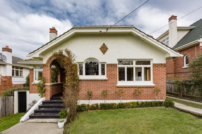 9 Ross Street, Roslyn, Dunedin - Carousel 1