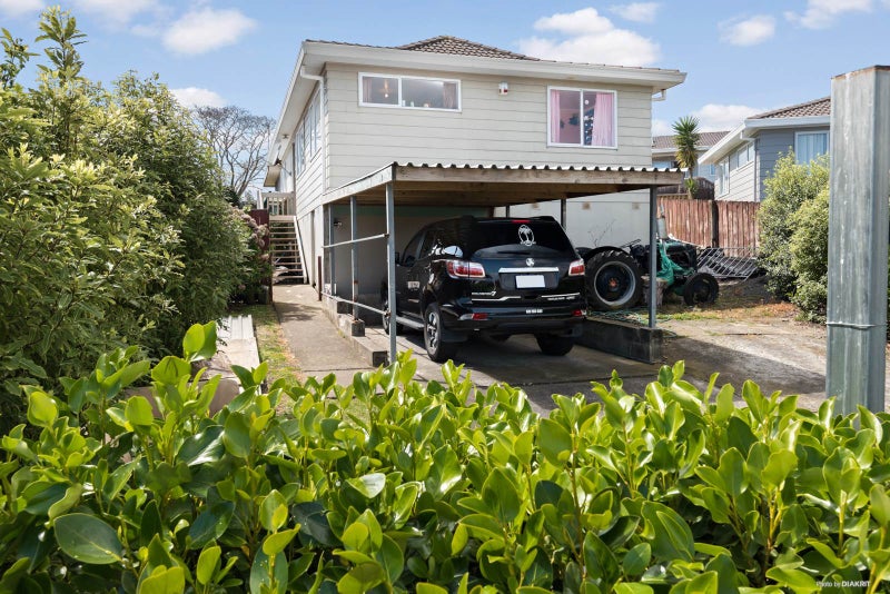 2/25 Silver Creek Road, Weymouth, Auckland - Carousel 1