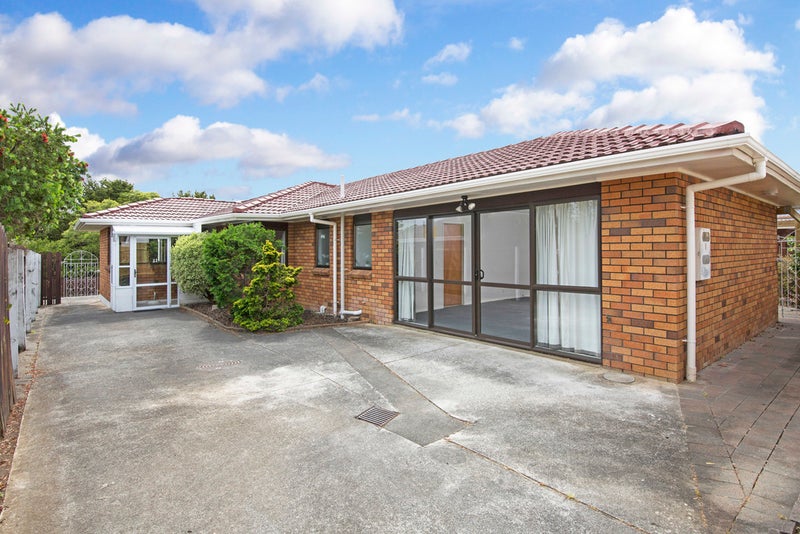 2/63 Aviemore Drive, Highland Park, Auckland - Carousel 1