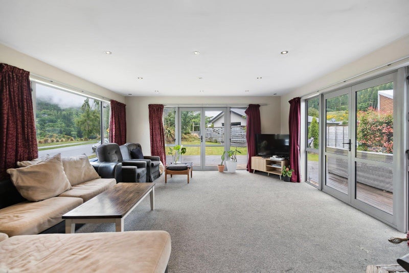 6 Morning Star Terrace, Arthurs Point, Queenstown - Carousel 2