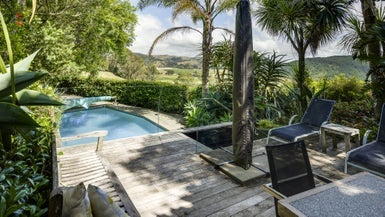 121 Eskdale Drive, Bay View, Napier - Carousel 1