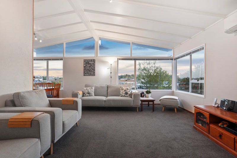 51 Rosewarne Crescent, Glendene, Auckland - Carousel 1