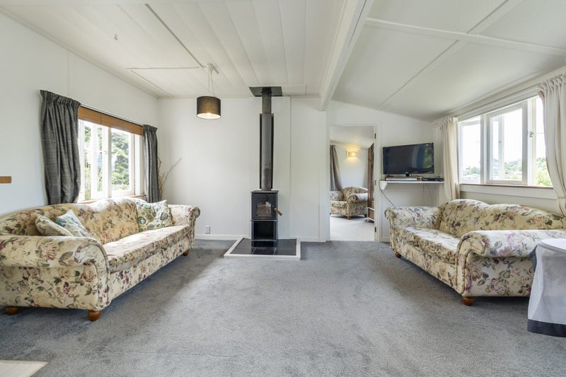 21 Beatty Parade, Surfdale, Waiheke Island - Carousel 2