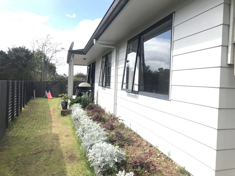 1 Twickenham Court, Bethlehem, Tauranga - Carousel 2