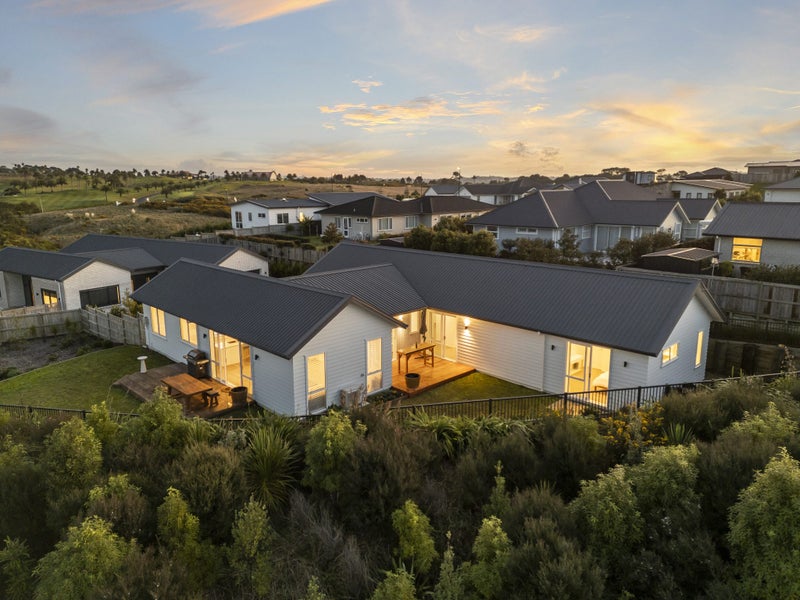 20 Angiangi Crescent, Beachlands, Auckland - Carousel 2