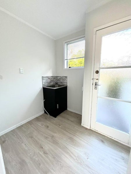 104 Kemp Road, Massey, Auckland - Carousel 13