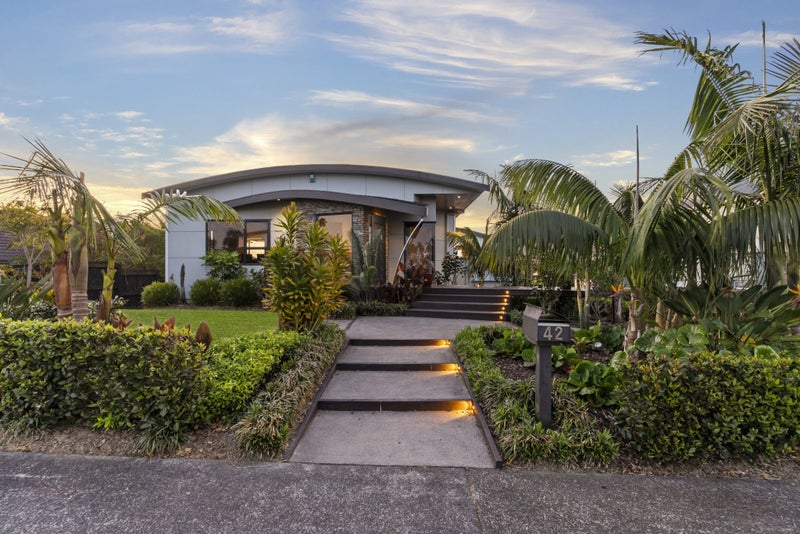 42 Columbia Crescent, Beachlands, Auckland - Carousel 1