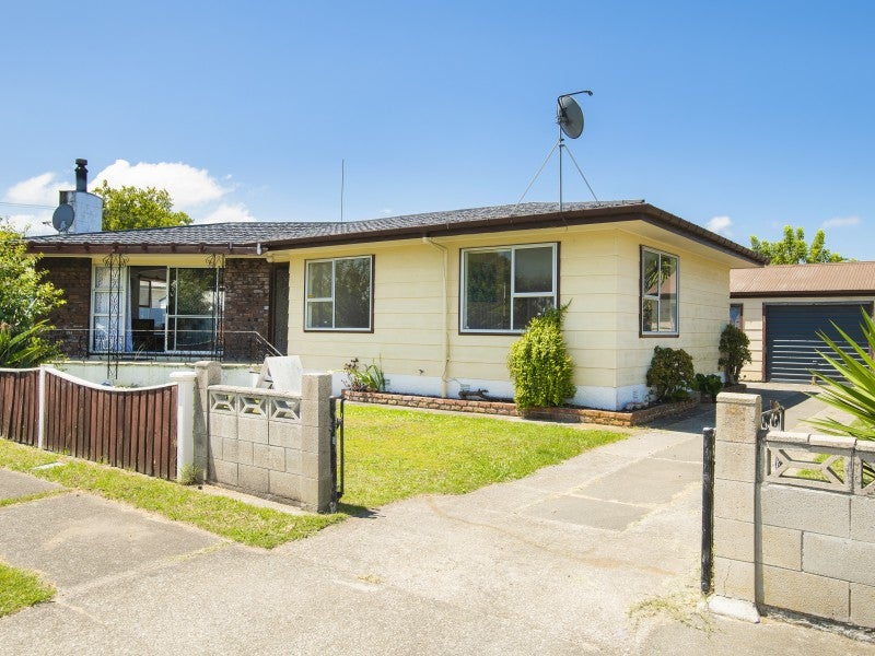 4 Anita Grove, Riverdale, Gisborne - Carousel 1