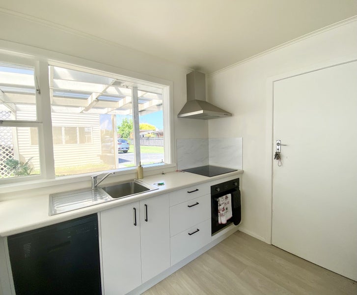 27 Seaforth Avenue, Mangere Bridge, Auckland - Carousel 2