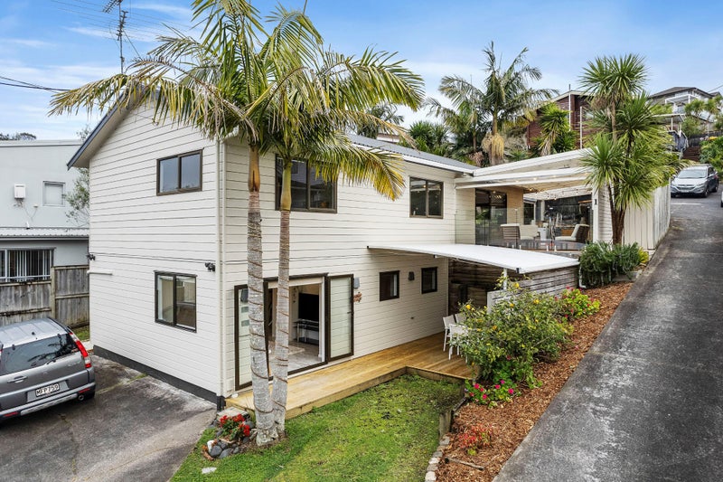 1/690 Beach Road, Browns Bay, Auckland - Carousel 1
