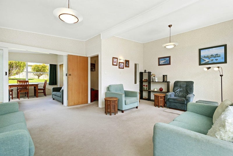 8 Fitzwilliam Terrace, Tawa, Wellington - Carousel 2