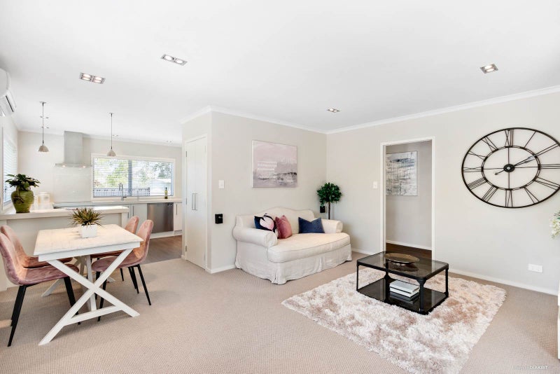 2/18 Whiteacres Drive, Sunnyhills, Auckland - Carousel 2