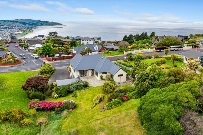 2 Highgrove, Saint Clair, Dunedin - Carousel 1