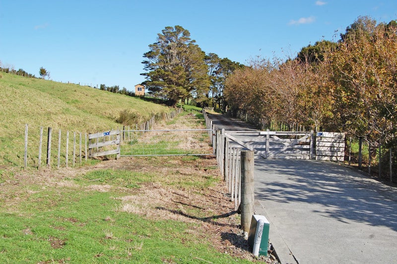 36 Tawa Avenue, Kaiwaka - Carousel 2