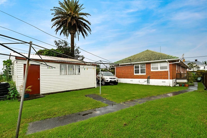 2/5 Bentleigh Avenue, Avondale, Auckland - Carousel 1