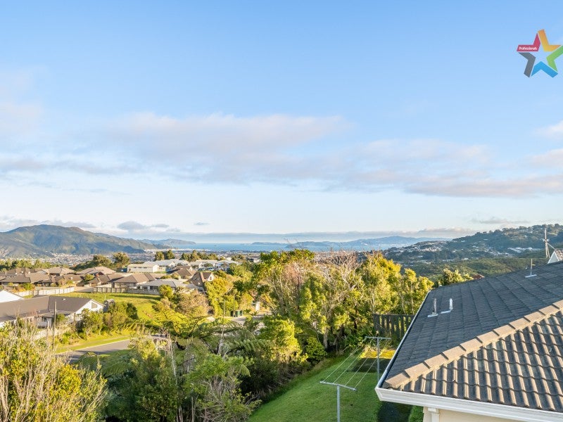 8 Ilam Grove, Kelson, Lower Hutt - Carousel 1