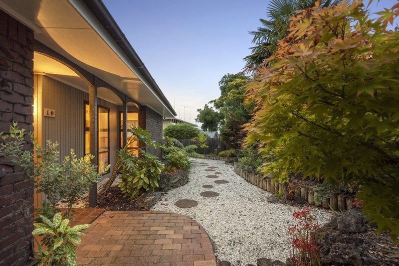 10 Portsea Place, Chatswood, Auckland - Carousel 1