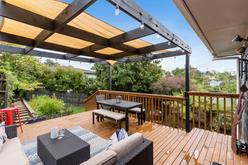 1/10 Tiri View Place, Waiake, Auckland - Carousel 23