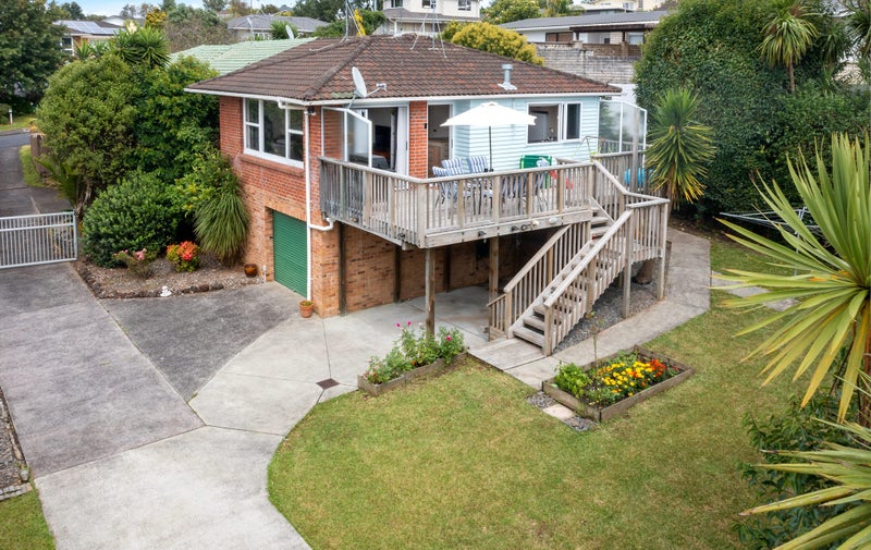2/44 Judkins Crescent, Cockle Bay, Auckland - Carousel 2