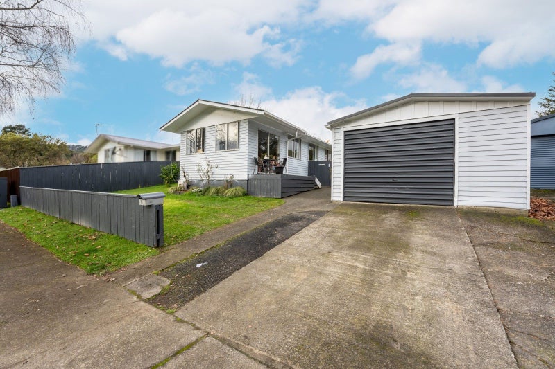 2/1 Agate Grove, Birchville, Upper Hutt - Carousel 2
