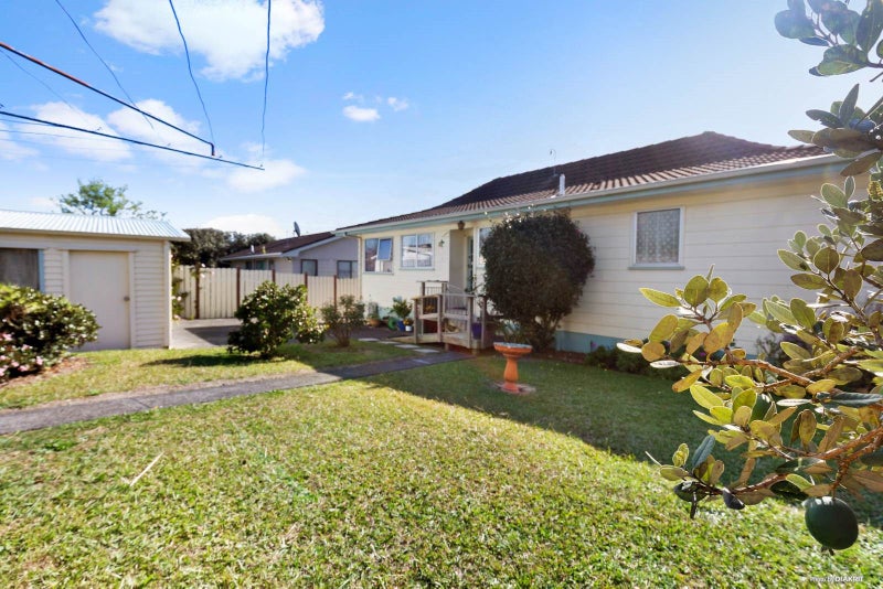 9 Merida Place, Unsworth Heights, Auckland - Carousel 2